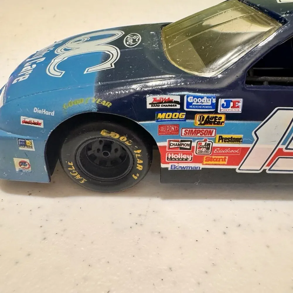 Nascar #15 Quality‎ Care/Igloo 1992 Ford Thunderbird Die-Cast Car 1:24 Scale Vtg